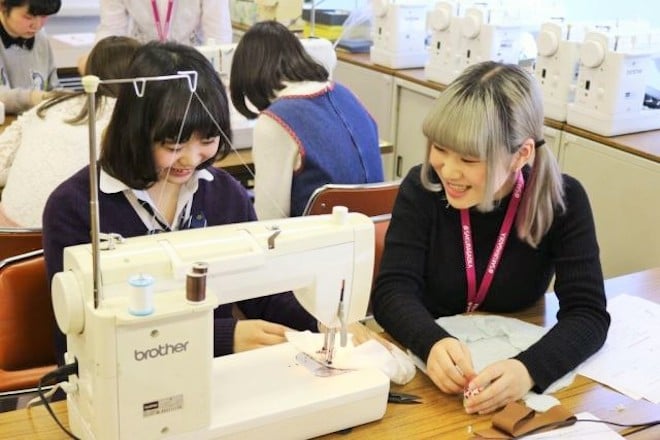 ランバン新作香水 エルバスが描いたプリティフェイスがボトルに