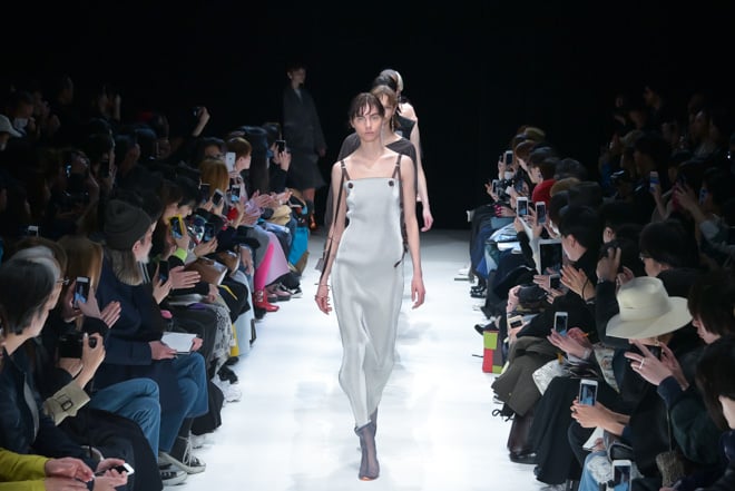 ZARA」がケイト・モスとのコラボを発表、11月末に発売へ ZARA」がケイト・モスとのコラボを発表、11月末に発売へ