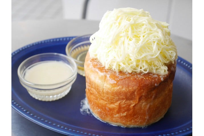 ラデュレのお菓子をかぶった「ソニーエンジェル」登場