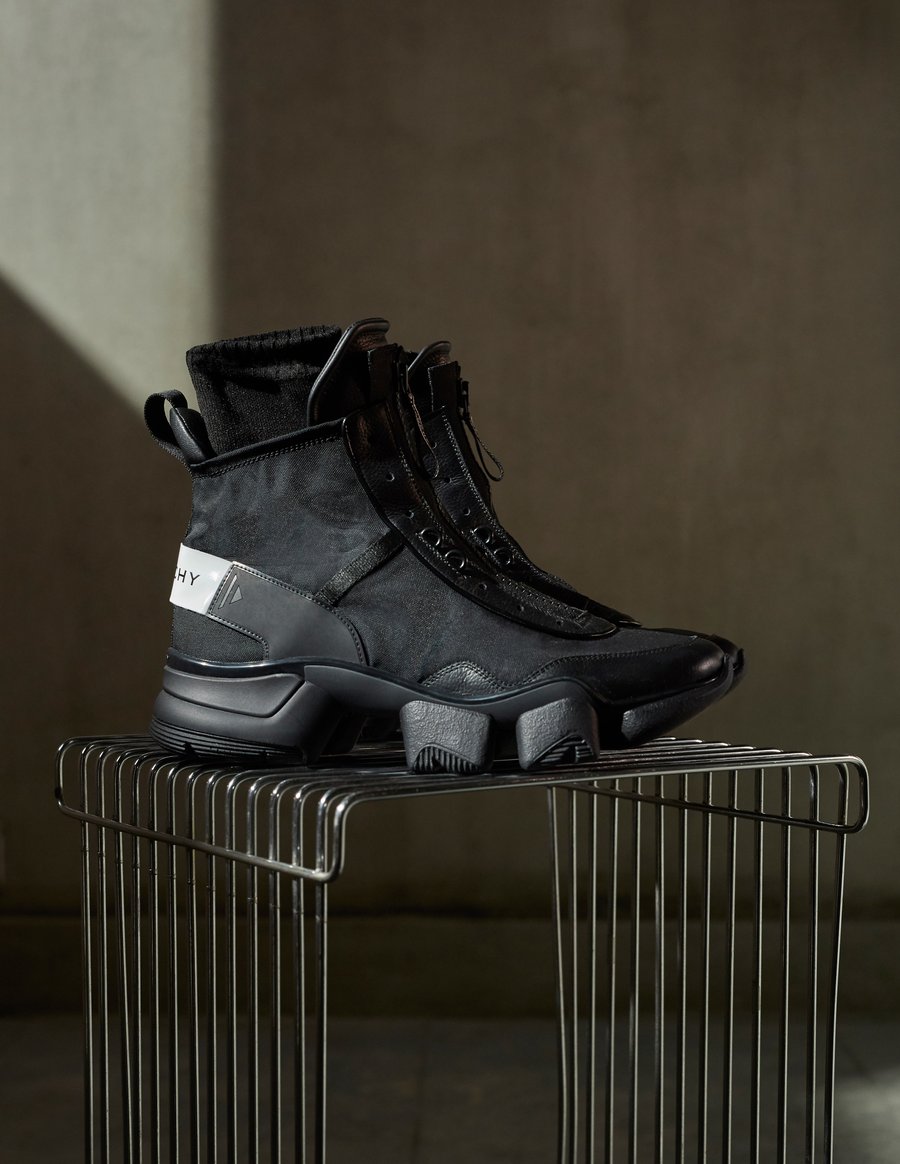 UGG」が70年代スケーターインスパイアのメンズスニーカー発売