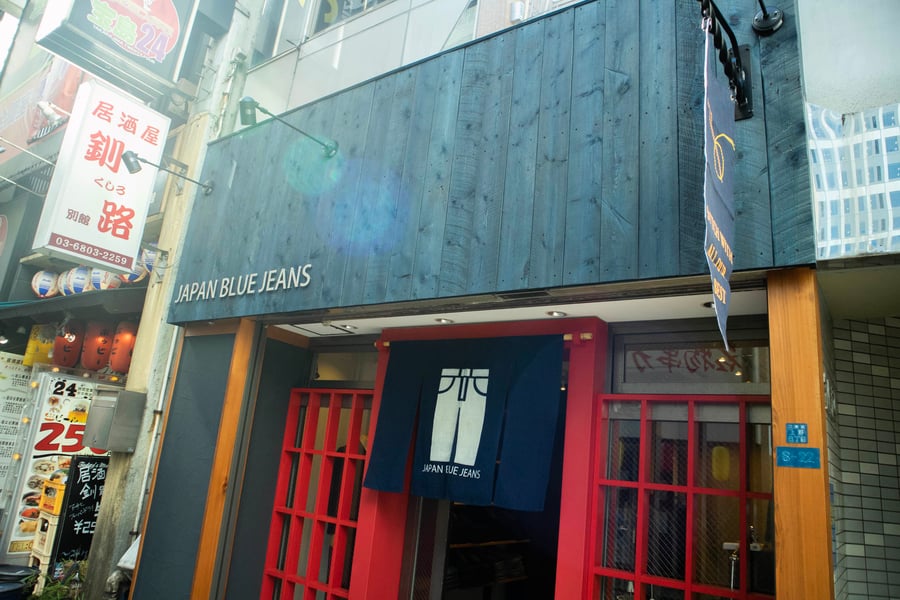 今日の1番さん:セリーヌ編』エディ・スリマン手掛ける表参道店 今日の1番さん:セリーヌ編』エディ・スリマン手掛ける表参道店