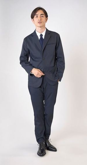 ヨウジヤマモト、女性向けスーツライン「Y's エクスクルーシブ」発表