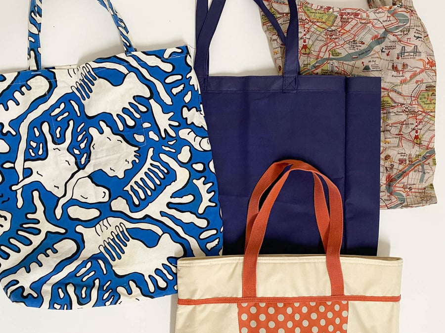 セリーヌが冨永 愛とコラボ、マザーズ・バッグ「The Ai Bag」を発売