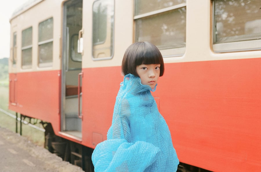 23区」中村アンと協業第2弾、大人の女性に向けたロングシャツ
