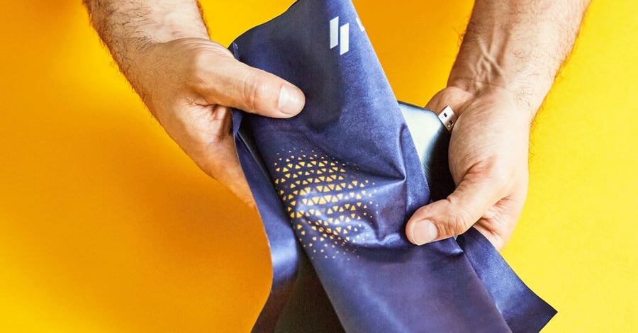 ピーチ・ジョン冬号は美脚ギター持つ布袋寅泰 コラボパンツも販売