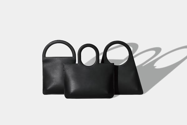 マノロ・ブラニクがブランド初のバッグコレクションを発売へ