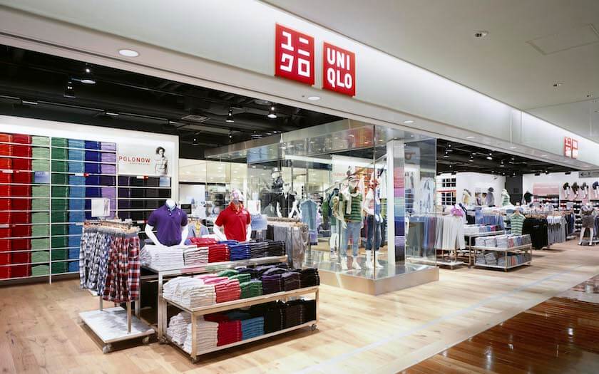 コム デ ギャルソン、青山店限定ブリキのメッセージトランクを発売