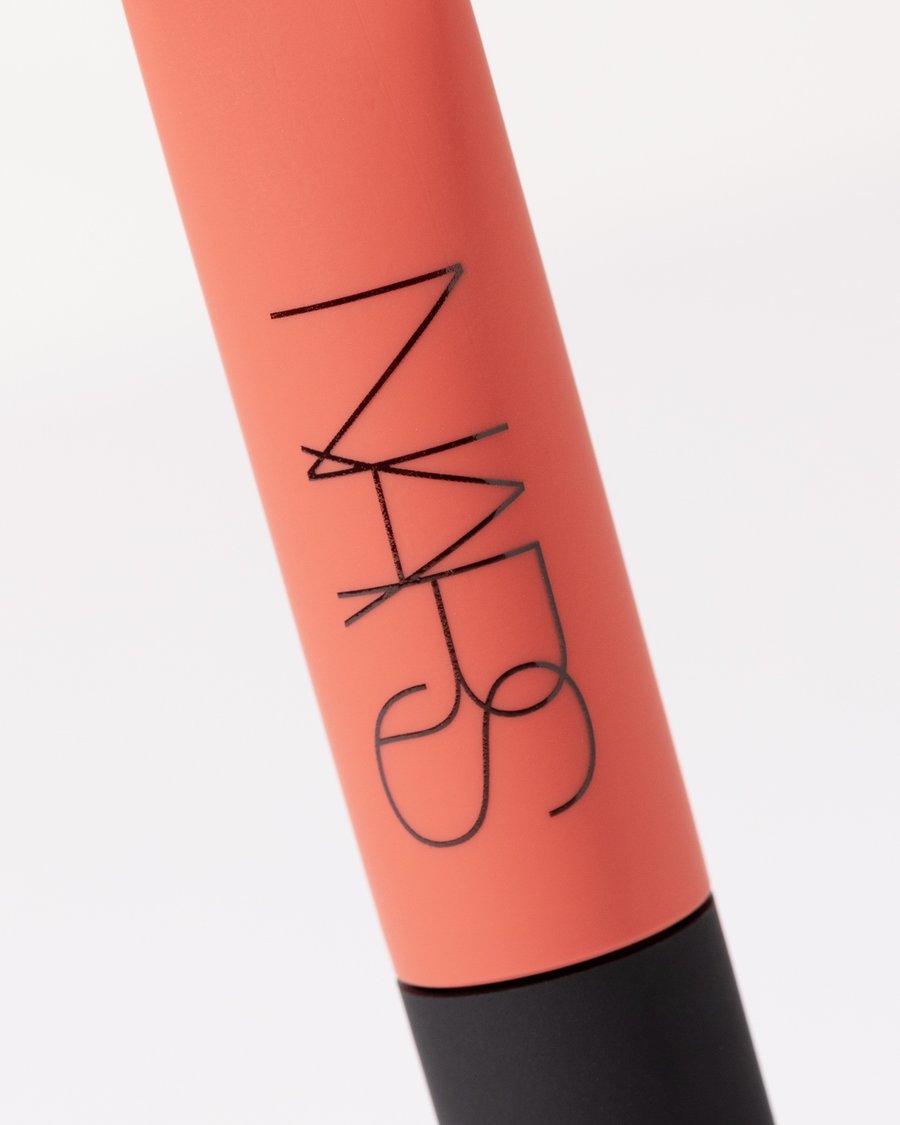 セリーヌ」初のコスメティックラインが今秋誕生 香り付きのリップを発売