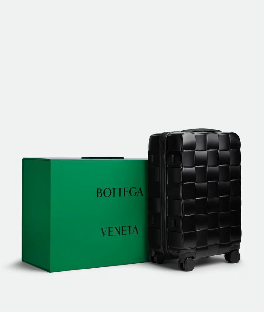 新品未使用！BOTTEGA VENETA フォールドオープン ケース ボッテガ・ヴェネタが新作スーツケース「オデッセイ」を発売