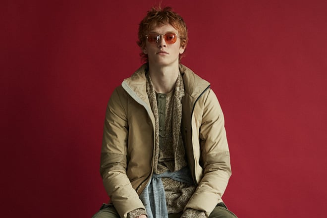 ピーチ・ジョン冬号は美脚ギター持つ布袋寅泰 コラボパンツも販売