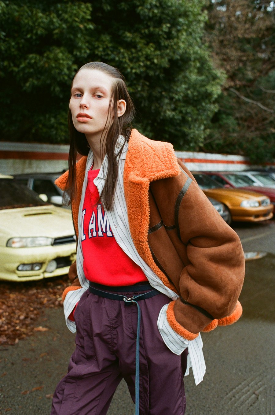 ピーチ・ジョン冬号は美脚ギター持つ布袋寅泰 コラボパンツも販売