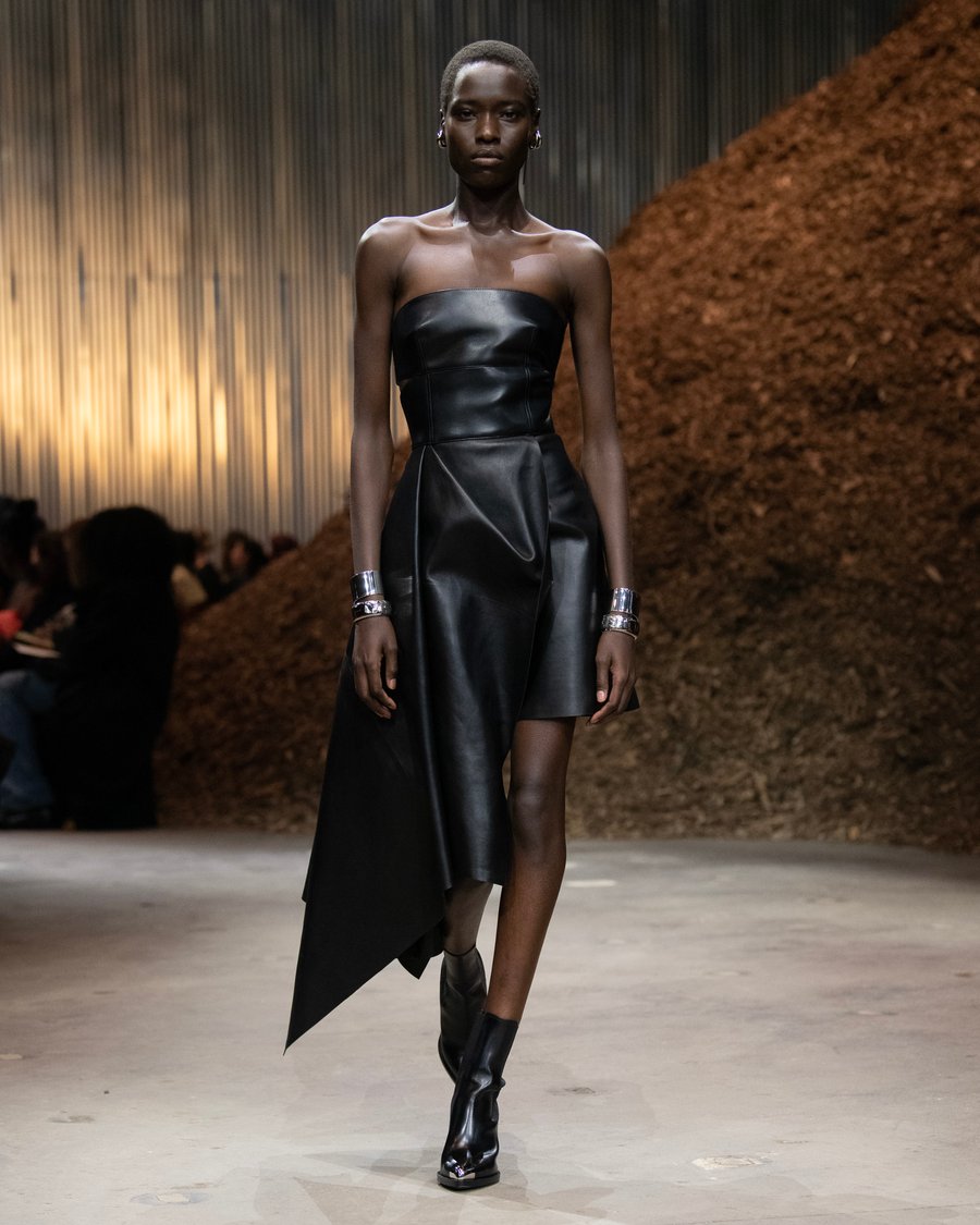 仏VOGUE編集長カリーヌ・ロワトフェルドが退任