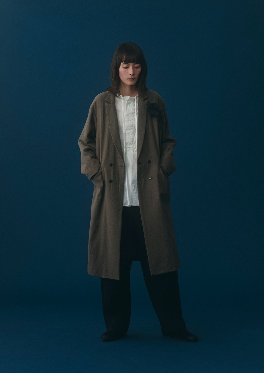 アンリアレイジ×アシックス、暗闇で万華鏡模様が浮かび上がるコラボ