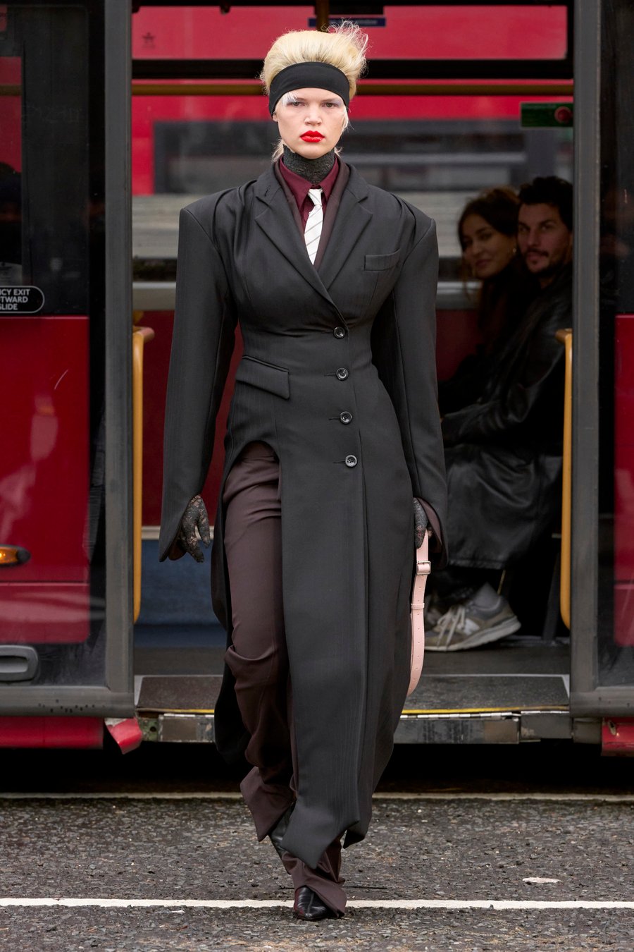 MAC VIVAGLAM リップデザインポーチ　Tシャツ　シンディ・ローパー M・A・Cからレディー・ガガ＆シンディ・ローパーがクリエイトした