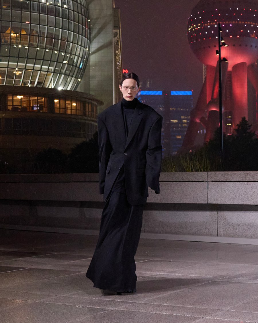 BALENCIAGA 2025 Fall Collection | 画像58枚 - FASHIONSNAP