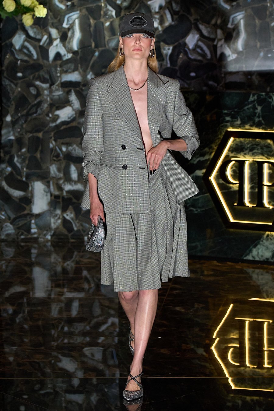 【新品】AFB カットソー あいみょん着用 新品】AFB カットソー あいみょん着用 あいみょんのファッション事情