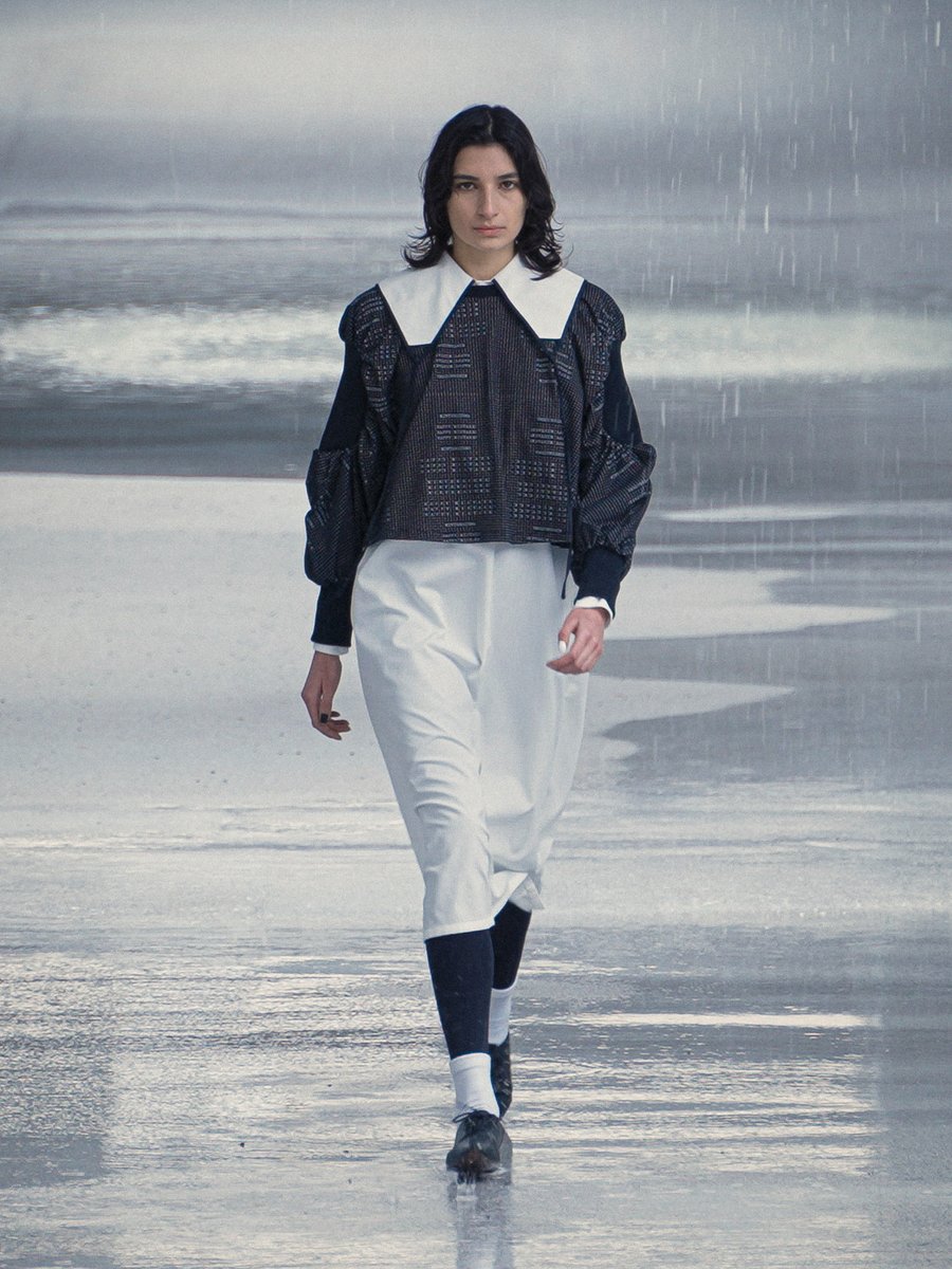 VIKTOR＆ROLF 独創性溢れるトレンチコートコレクション発表