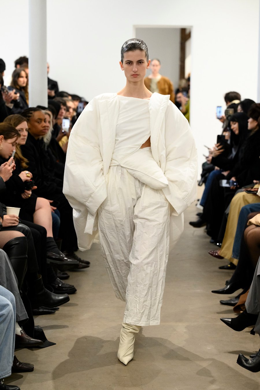 ケイスケカンダ、NMB48市川美織を起用した2015秋冬ウェブ発表会開催