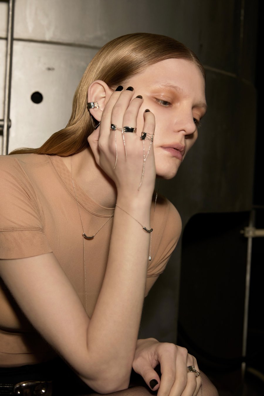 サンローラン」新作シューズはローラースケートとハイヒールが合体