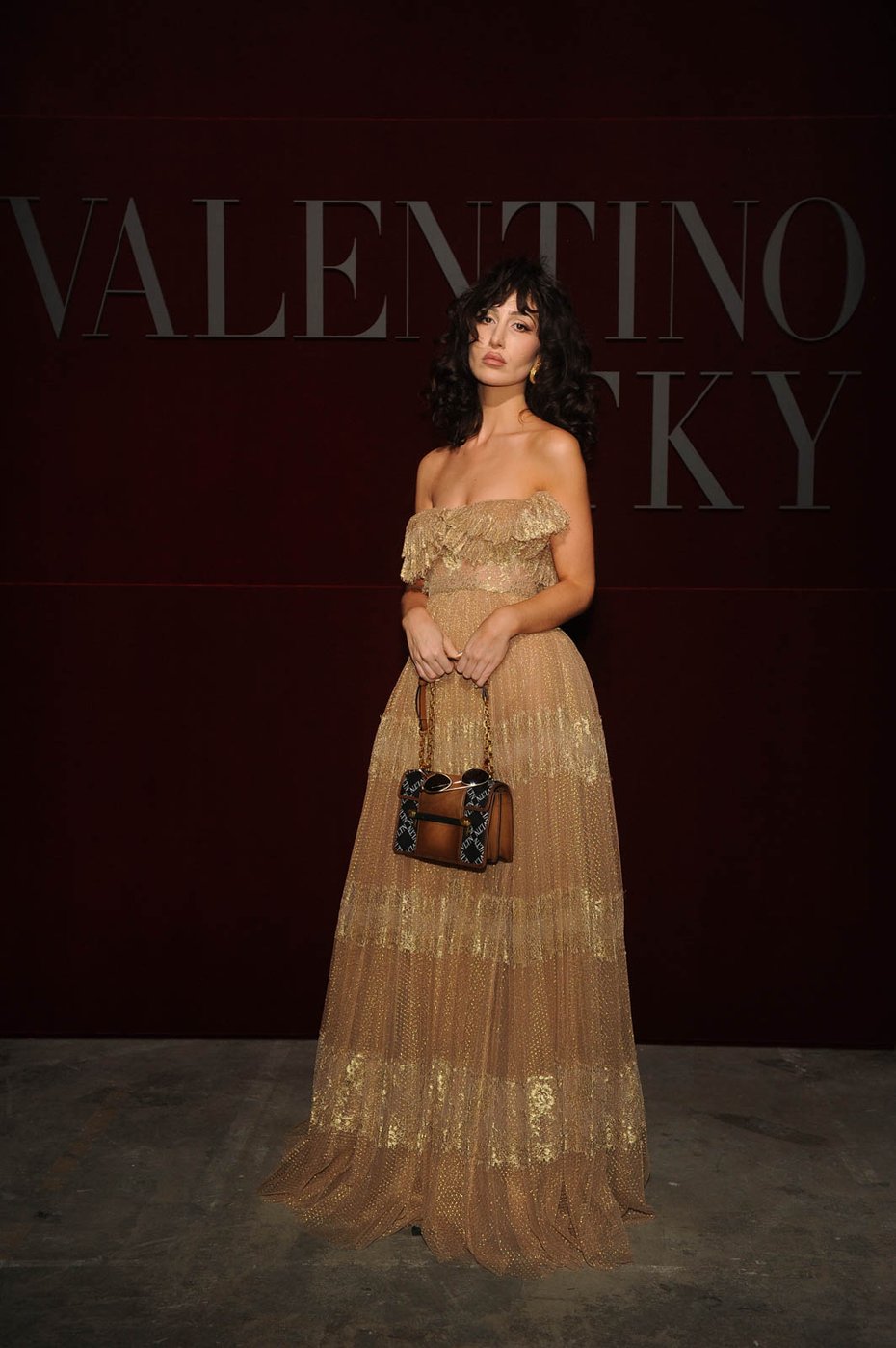 記憶に残る赤 ヴァレンティノが東京で19年プレフォールコレクション発表