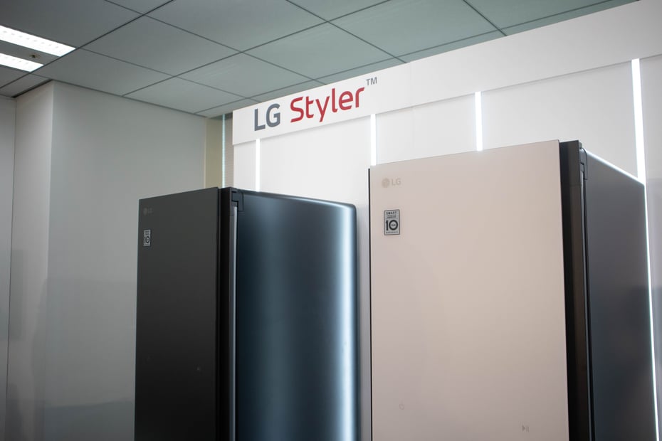 ホームクリーニング機「LG Styler」から新モデルが登場 インテリアに馴染む2色を展開