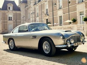映画 007 シリーズの主人公が愛用 ボンドカーが復活