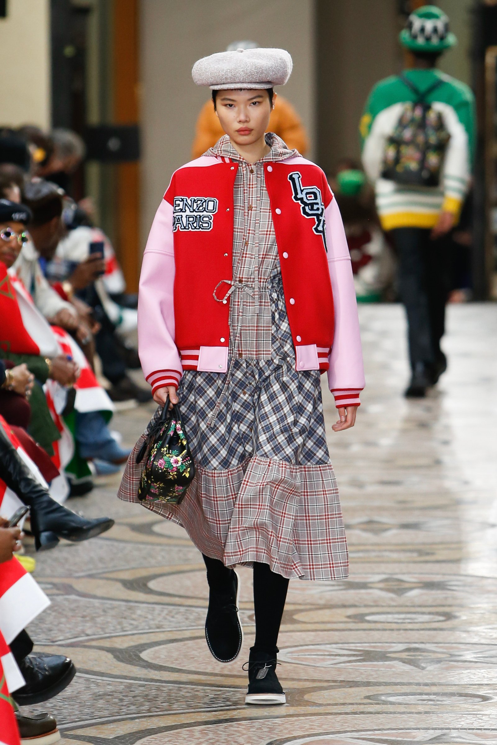 Nigoによる新生 ケンゾー がデビュー 高田賢三ゆかりの地で 古くて新しい ワードローブを提案