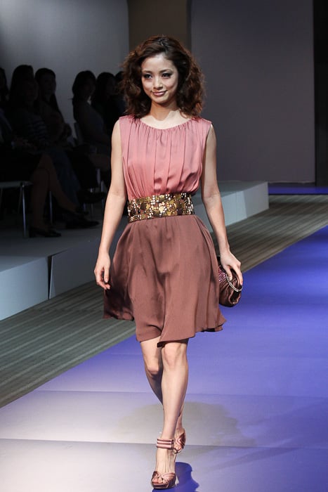 上戸彩がラグジュアリーブランドのモデルに Escadaショー開催