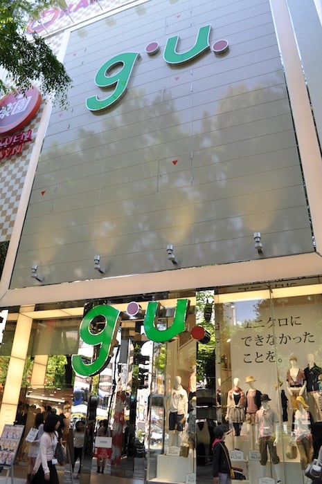 G U メガストア池袋にオープン 売れないわけがない 宣言