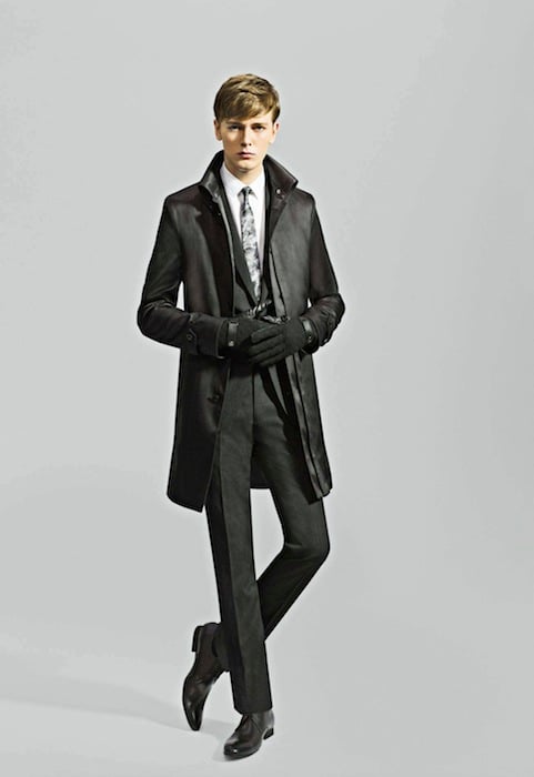 究極の細身 でウォームビズ 佐藤可士和監修 Suit Select からスキニーコート