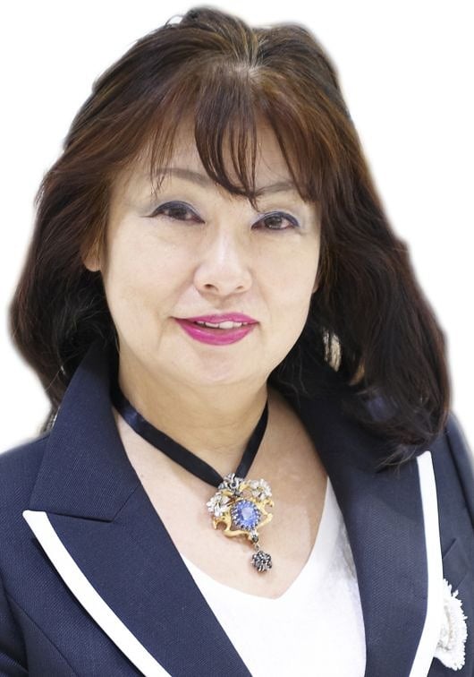 日本人女性デザイナー初 今井千恵がフィンランド獅子勲章コマンダー章を受章 日本人女性デザイナー初 今井千恵がフィンランド獅子勲章コマンダー章を受章