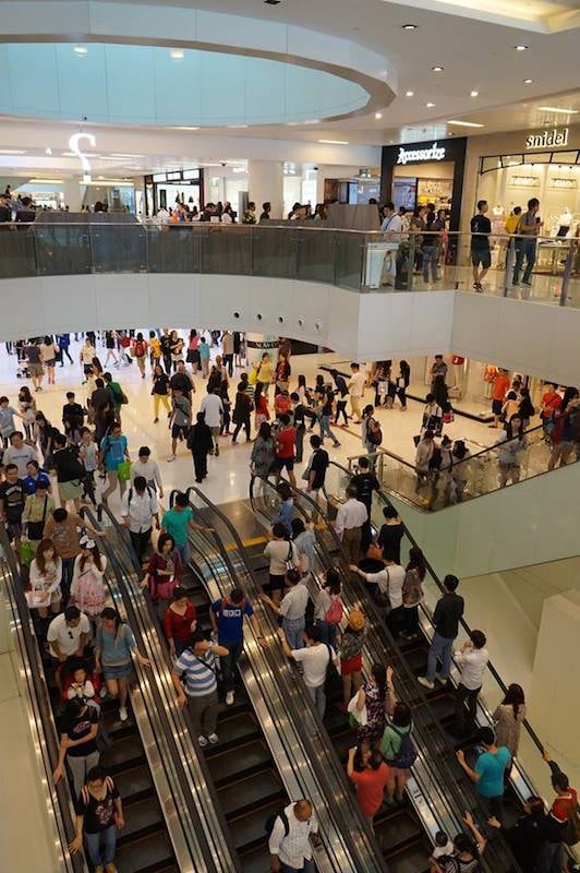 香港マーケットリサーチ ラグジュアリーからファストファッションまでワンストップで揃う近郊ショッピングセンター