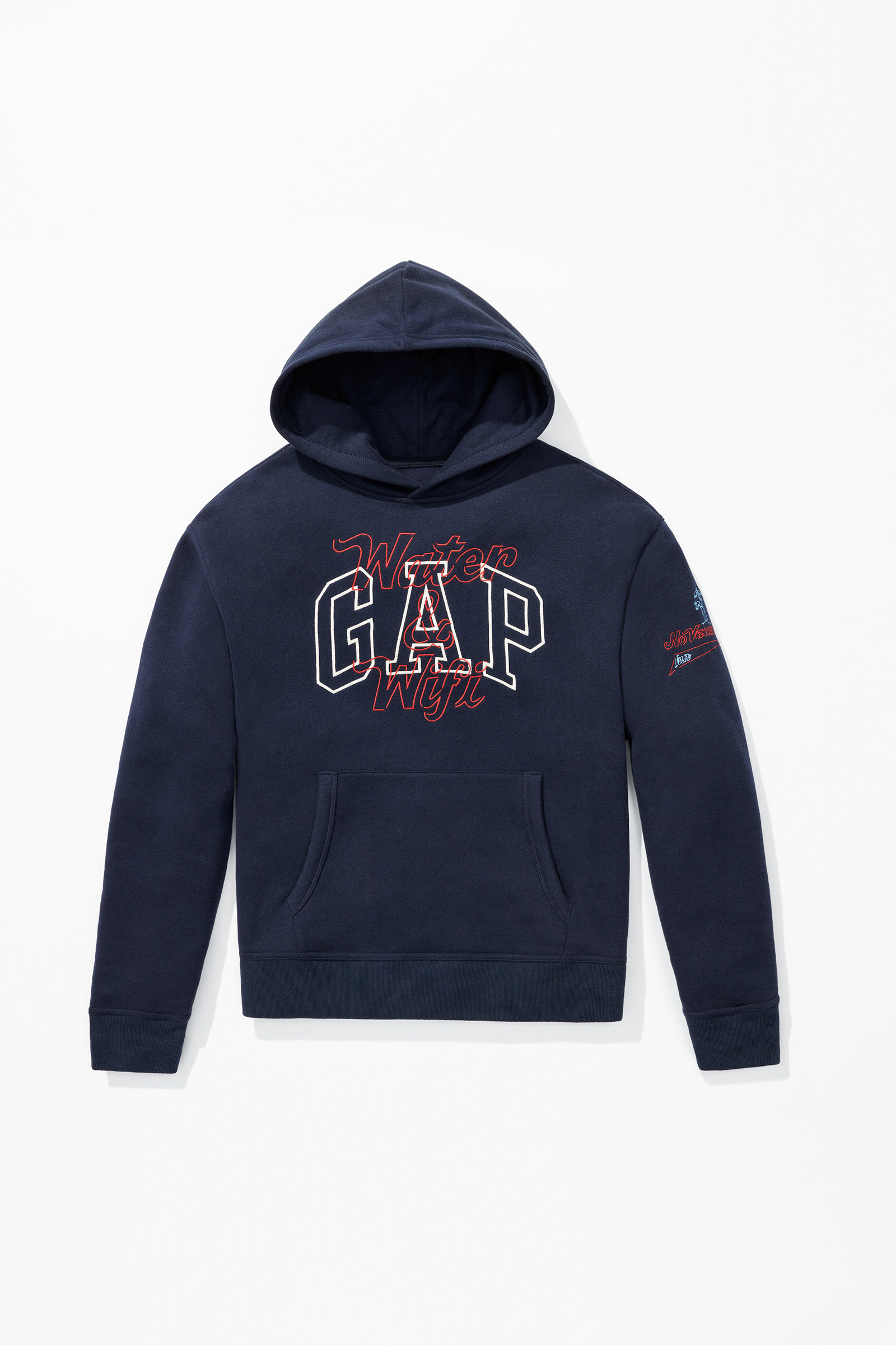 Gap×GQ、バルマンなど8ブランドとコラボしたロゴスウェットを限定発売