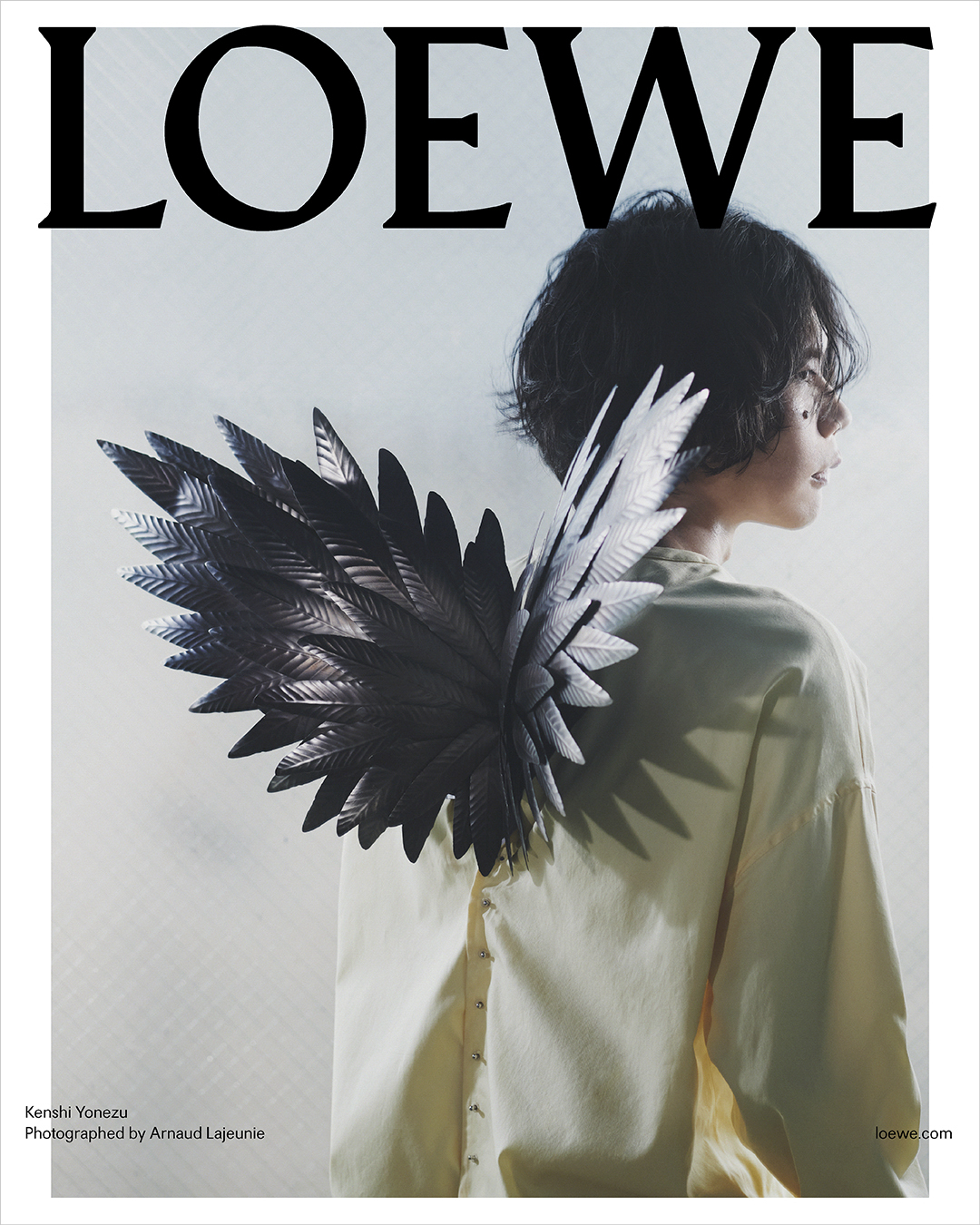 ロエベ」米津玄師を起用した新キャンペーンを発表 天使の羽ルックなどを着用