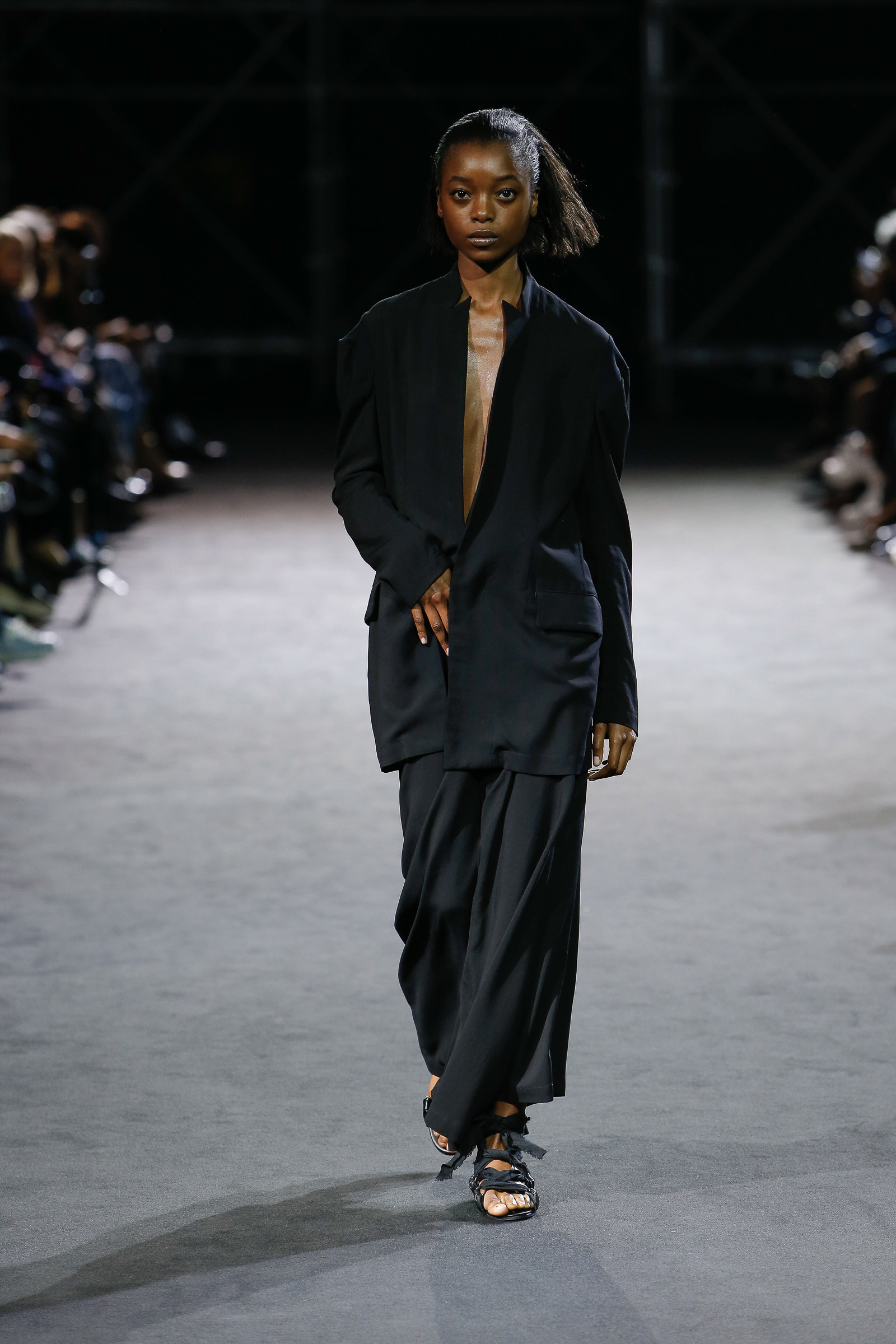 Yohji Yamamoto -Women's- 2019年春夏 | パリ | 画像42枚 - FASHIONSNAP