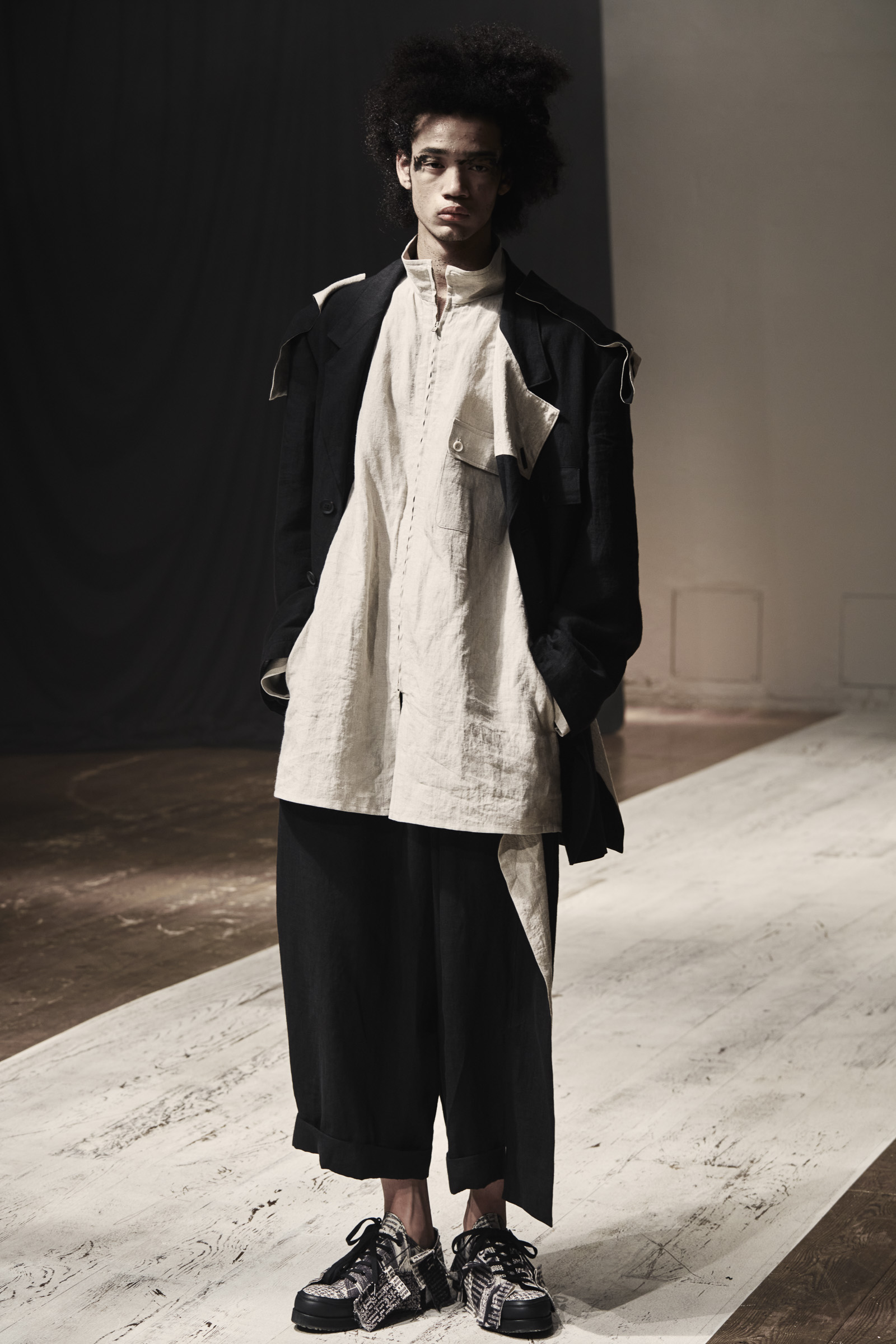 Yohji Yamamoto POUR HOMME 2022年春夏コレクション | パリ | 画像28枚 - FASHIONSNAP