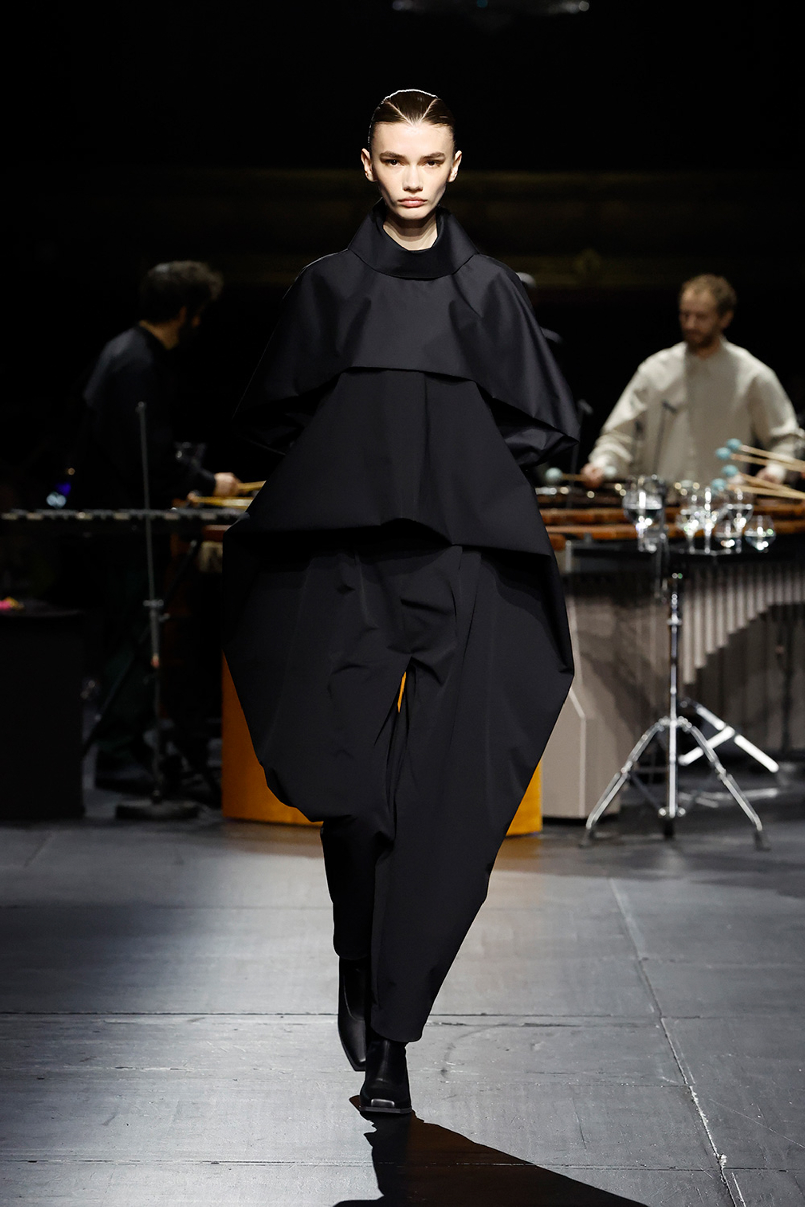 ISSEY MIYAKE 2023年秋冬コレクション | パリ | 画像42枚 - FASHIONSNAP