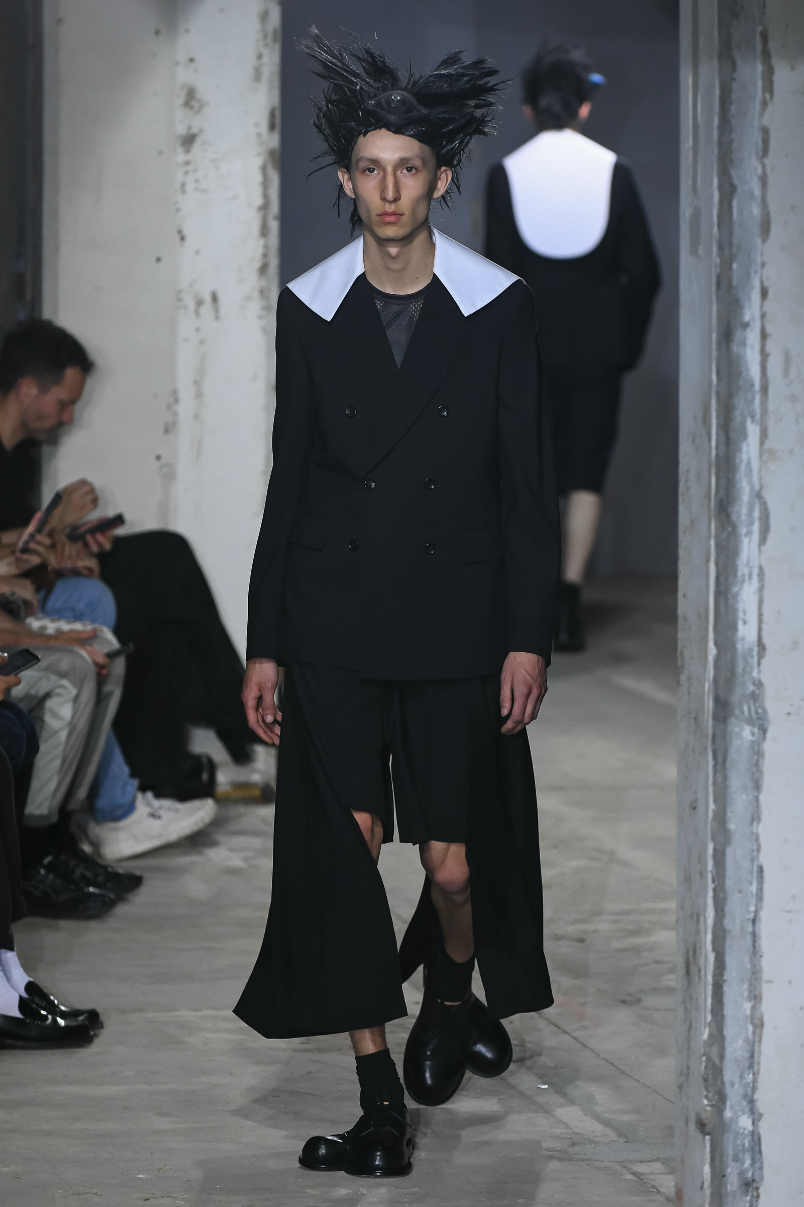 COMME des GARÇONS HOMME PLUS 2024年春夏コレクション | パリ | 画像94枚 - FASHIONSNAP