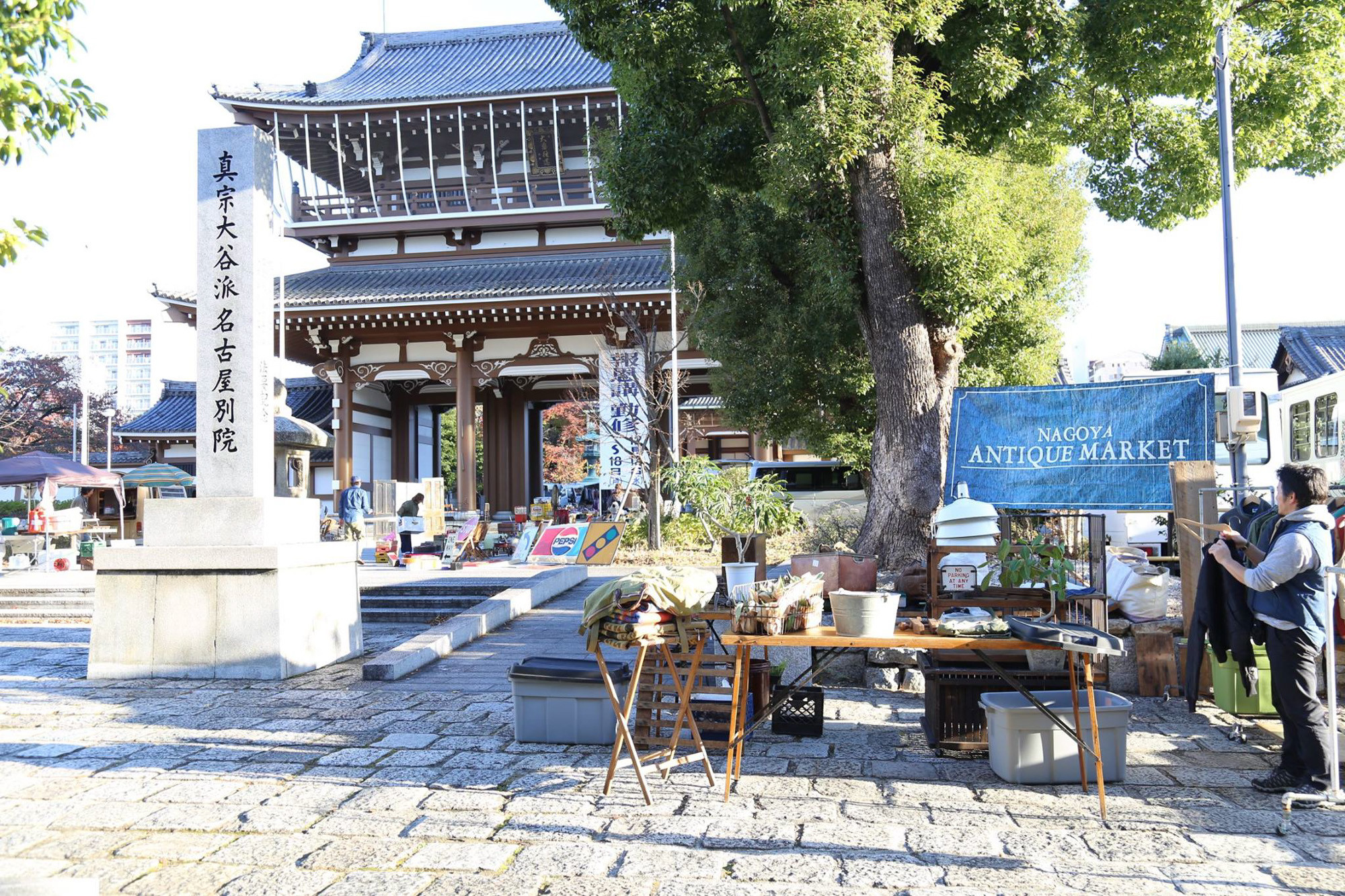 海外アンティークや昭和レトロが集まる 現代版蚤の市が名古屋の東別院で開催