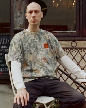 ルックスタジオがドーバー銀座でポップアップ、限定の別注Tシャツを発売　アレックス・ドンデロが来場