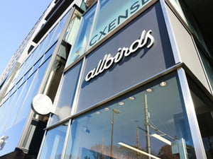 オールバーズがAI企業に急転換、社名を「ニューバードAI」に変更　株価は一時約9倍まで高騰