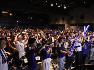 白昼のラフォーレが大熱狂　日本VSチュニジア戦パブリックビューイングに参戦