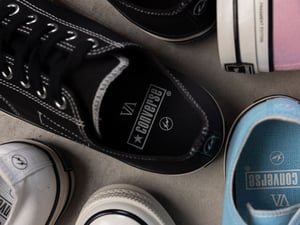 V.A.がコンバース、フラグメントと協業　限定仕様の「オールスター LGCY OX」発売