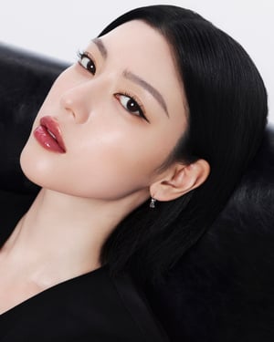 「ヘラ」が三吉彩花をジャパンアンバサダーに起用　新ヴィジュアル公開
