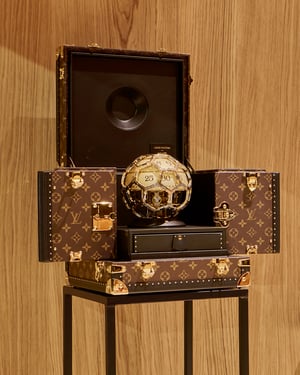 ルイ・ヴィトンのタイム･オブジェと特注トランクが登場　ユニセフとの提携10周年を記念