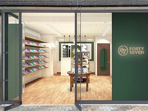 フォーティーセブンが直営店を福岡にオープン、定番から新作まで豊富なラインナップを用意