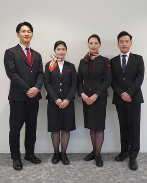 JALが客室乗務員や空港スタッフの「スニーカー」着用を解禁