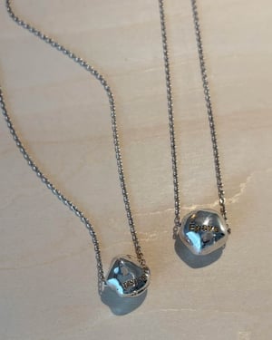 ジュエリーブランド「tmh.」が新ライン立ち上げ　“漂流物が持つ詩情”を表現