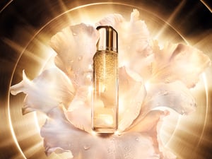 「ゲラン」のプレミアムラインから化粧水が登場　不均一な光の透過・乱反射を防ぐ新成分を配合