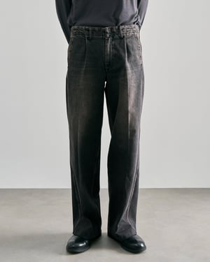 【マイスタンダード】進化を続けるブランドの定番、「タナカ」のワイドジーントラウザーズ